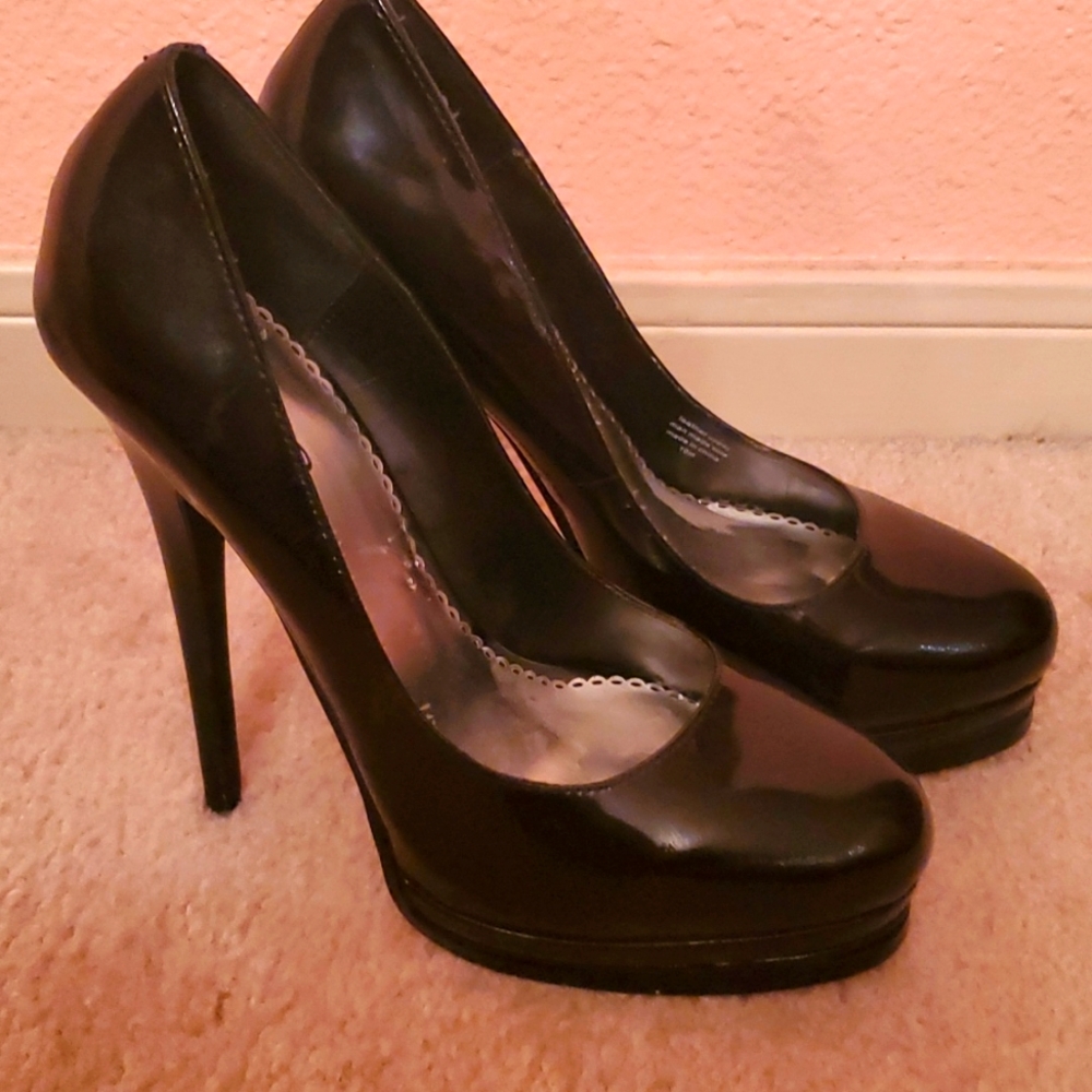 Bebe sz 10 Black patent leathed